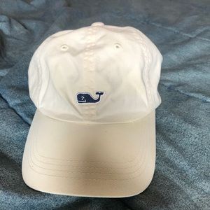 White vineyard vines hat
